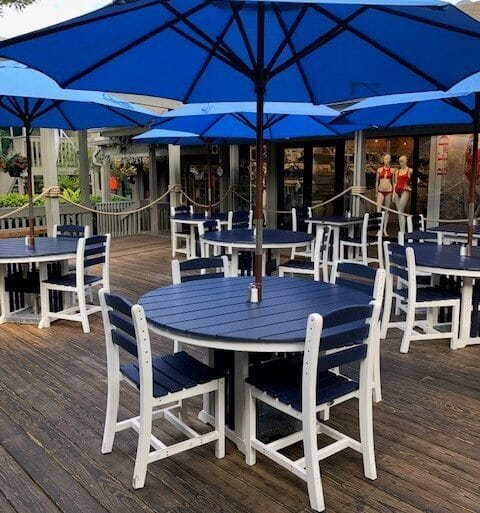 Shade Your Patio with the Right Table and Base for Your Umbrella