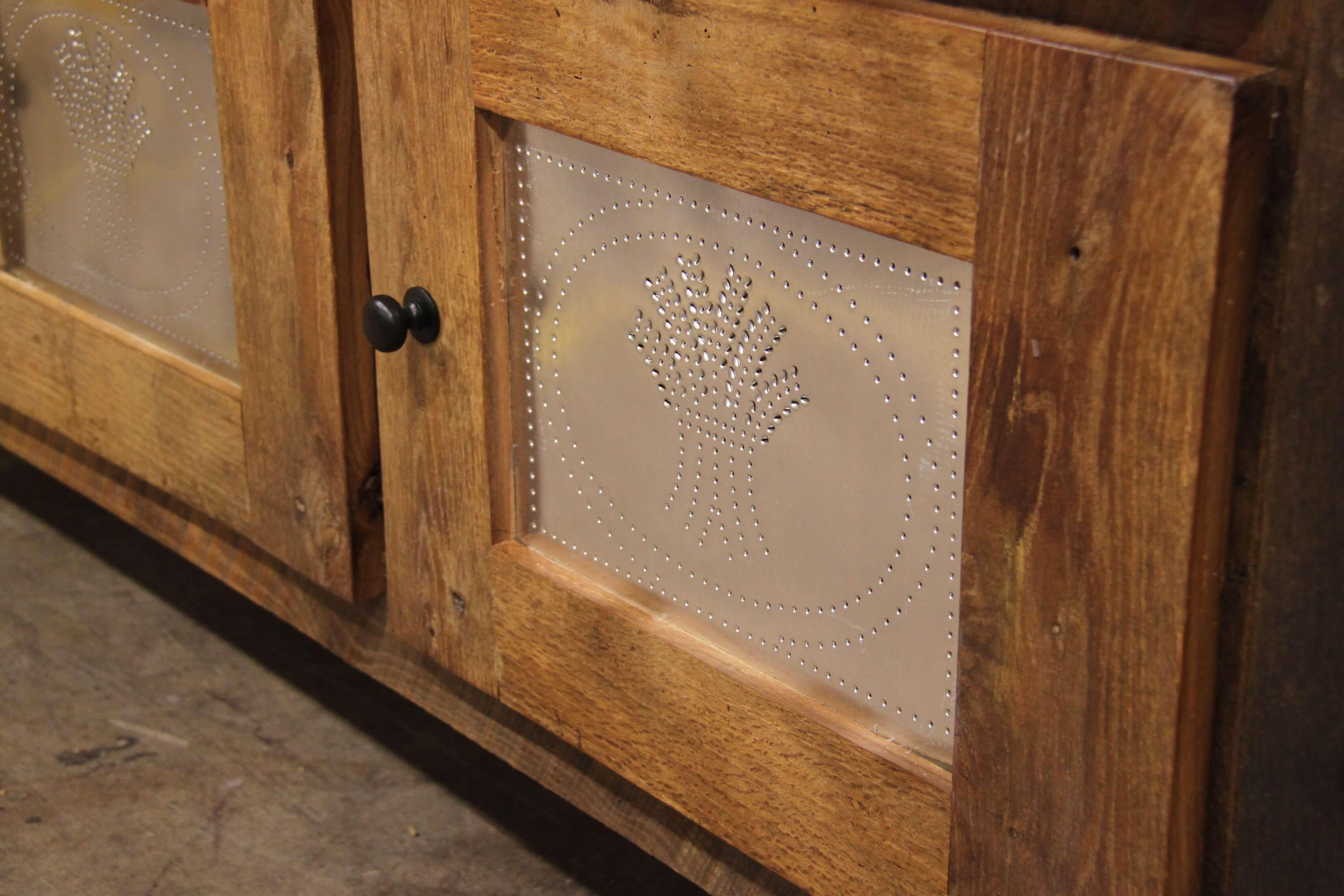 What a Hostess Station Can Do for Your Restaurant: And How to Handle the Ordering Process